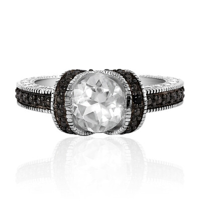 Zilveren ring met een witte kwarts
