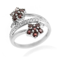 Zilveren ring met rhodolieten