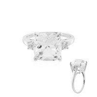 Zilveren ring met een witte kwarts