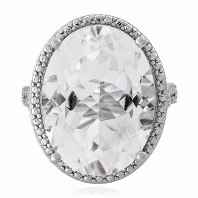 Zilveren ring met een witte kwarts