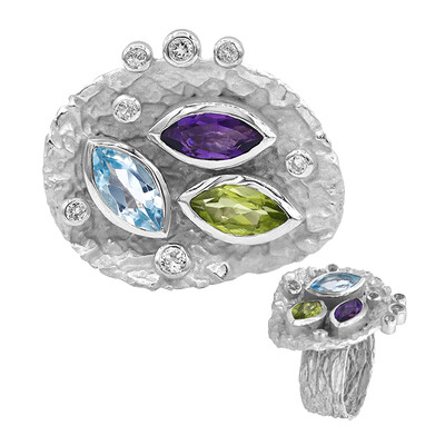 Zilveren ring met een peridoot (MONOSONO COLLECTION)