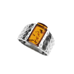 Zilveren ring met een Baltische barnsteen