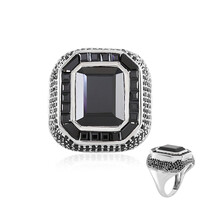 Zilveren ring met een zwarte spinel