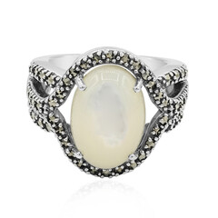 Zilveren ring met een parelmoer