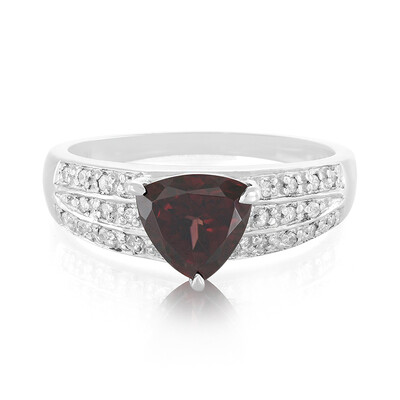 Zilveren ring met een rode zirkoon