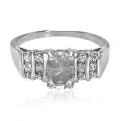 Zilveren ring met een petaliet