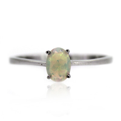 Zilveren ring met een Welo-opaal