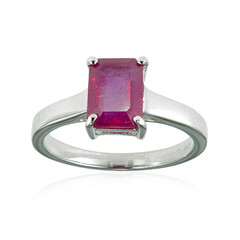 Zilveren ring met een Madagaskar Robijn