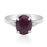 Zilveren ring met een robijn
