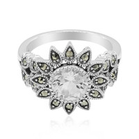 Zilveren ring met een witte topaas