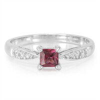 Zilveren ring met een rhodliet
