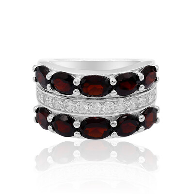 Zilveren ring met granaten