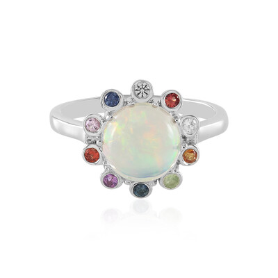 Zilveren ring met een Welo-opaal (Adela Silber)