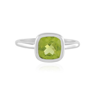 Zilveren ring met een peridoot