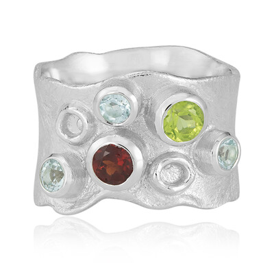 Zilveren ring met een peridoot