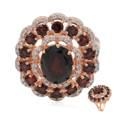 Zilveren ring met een granaat