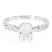 Zilveren ring met een petaliet