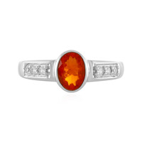 Zilveren ring met een vuur opaal