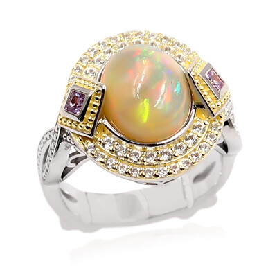 Zilveren ring met een Welo-opaal (Dallas Prince Designs)