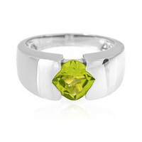 Zilveren ring met een peridoot