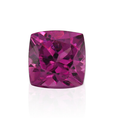 Edelsteen met een magenta granaat