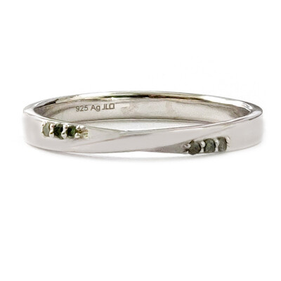 Zilveren ring met groene diamanten