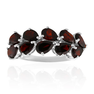 Zilveren ring met granaten