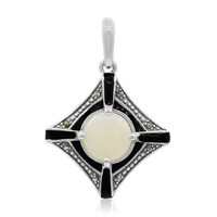 Zilveren hanger met een witte opaal