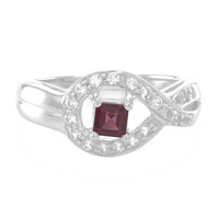 Zilveren ring met een rhodliet