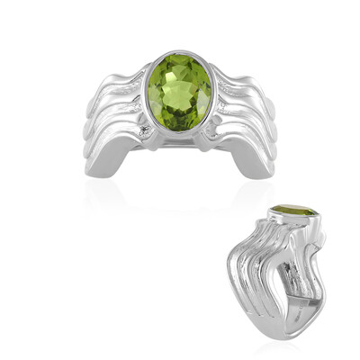 Zilveren ring met een peridoot (de Melo)