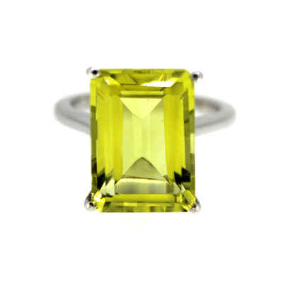 Zilveren ring met een Ouro Verde kwarts