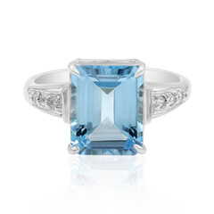 Zilveren ring met een hemel-blauwe topaas