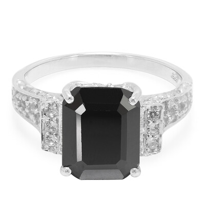 Zilveren ring met een zwarte spinel