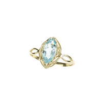 Gouden ring met een hemel-blauwe topaas