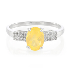 Zilveren ring met een vuur opaal