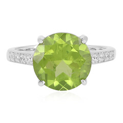 Zilveren ring met een peridoot