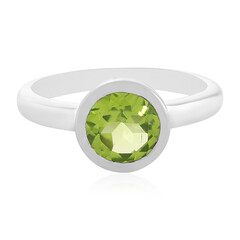 Zilveren ring met een peridoot