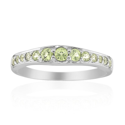 Zilveren ring met een peridoot