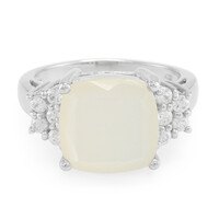 Zilveren ring met een witte maansteen
