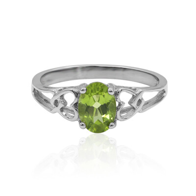 Zilveren ring met een peridoot