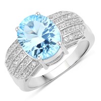 Zilveren ring met een hemel-blauwe topaas