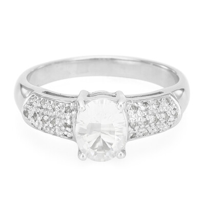 Zilveren ring met een petaliet