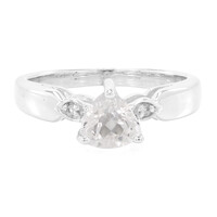 Zilveren ring met een witte kunziet