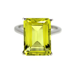 Zilveren ring met een Ouro Verde kwarts