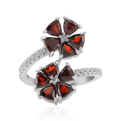 Zilveren ring met granaten