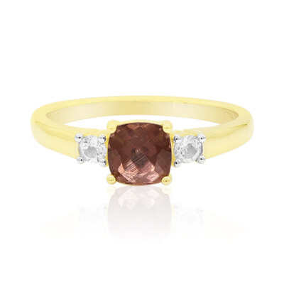 Gouden ring met een Rode apatiet