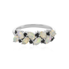 Zilveren ring met Welo-opalen