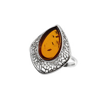 Zilveren ring met een Baltische barnsteen