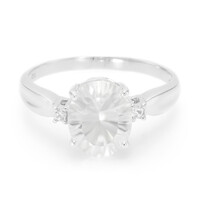 Zilveren ring met een petaliet
