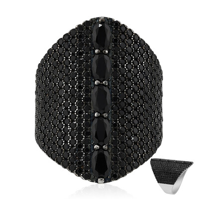 Zilveren ring met zwarte spinelstenen